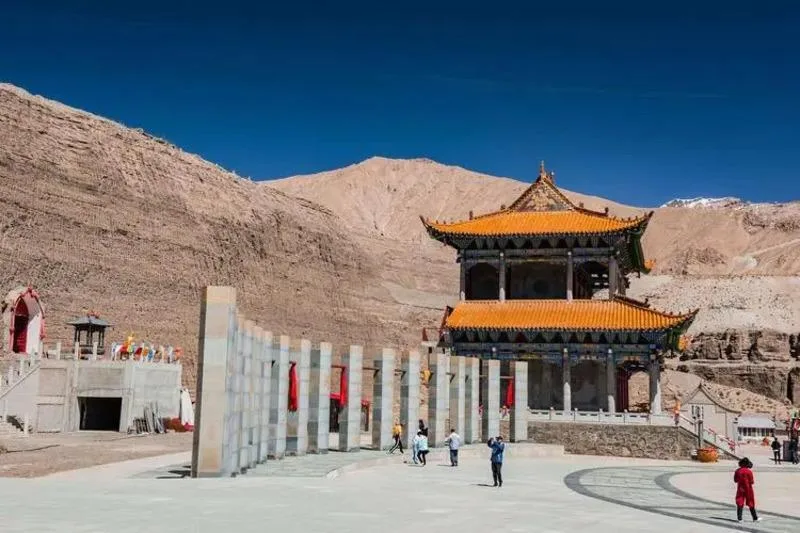 NGÀY 03: LHASA (ĂN SÁNG, ĂN TRƯA + TỐI TRÊN TÀU)