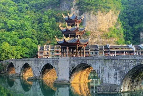 NGÀY 02: THIÊN HỘ MIÊU TRẠI - TRẤN VIỄN (Ăn sáng/trưa)