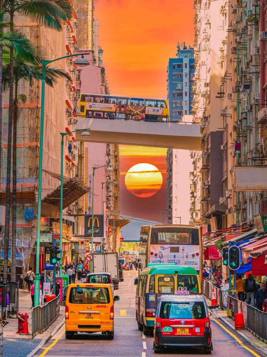 HONG KONG - THÀNH PHỐ KHÔNG NGỦ GIỮA ĐÔNG VÀ TÂY