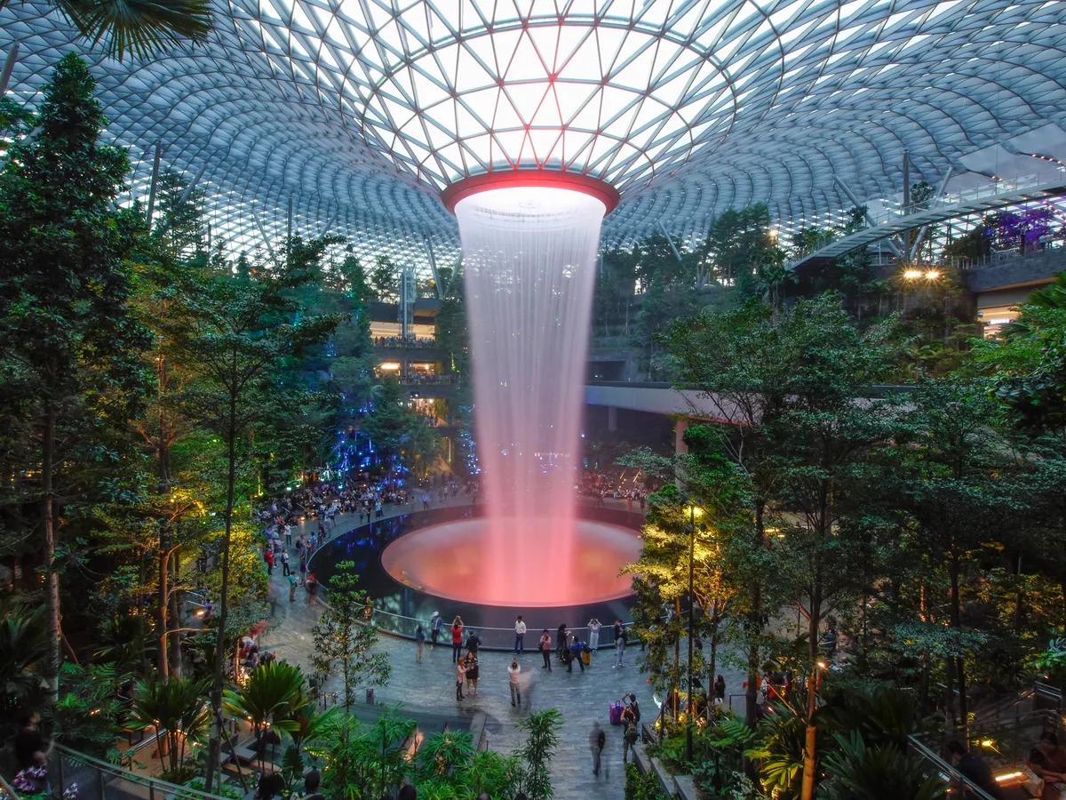 Jewel Changi Singapore – Thác Nước Trong Nhà Ấn Tượng