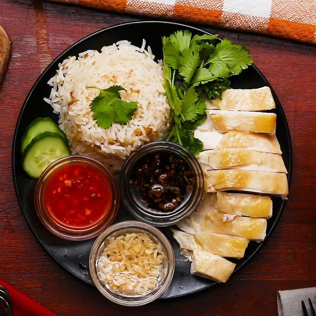 CƠM GÀ HẢI NAM – MÓN ĂN TRỨ DANH CỦA SINGAPORE