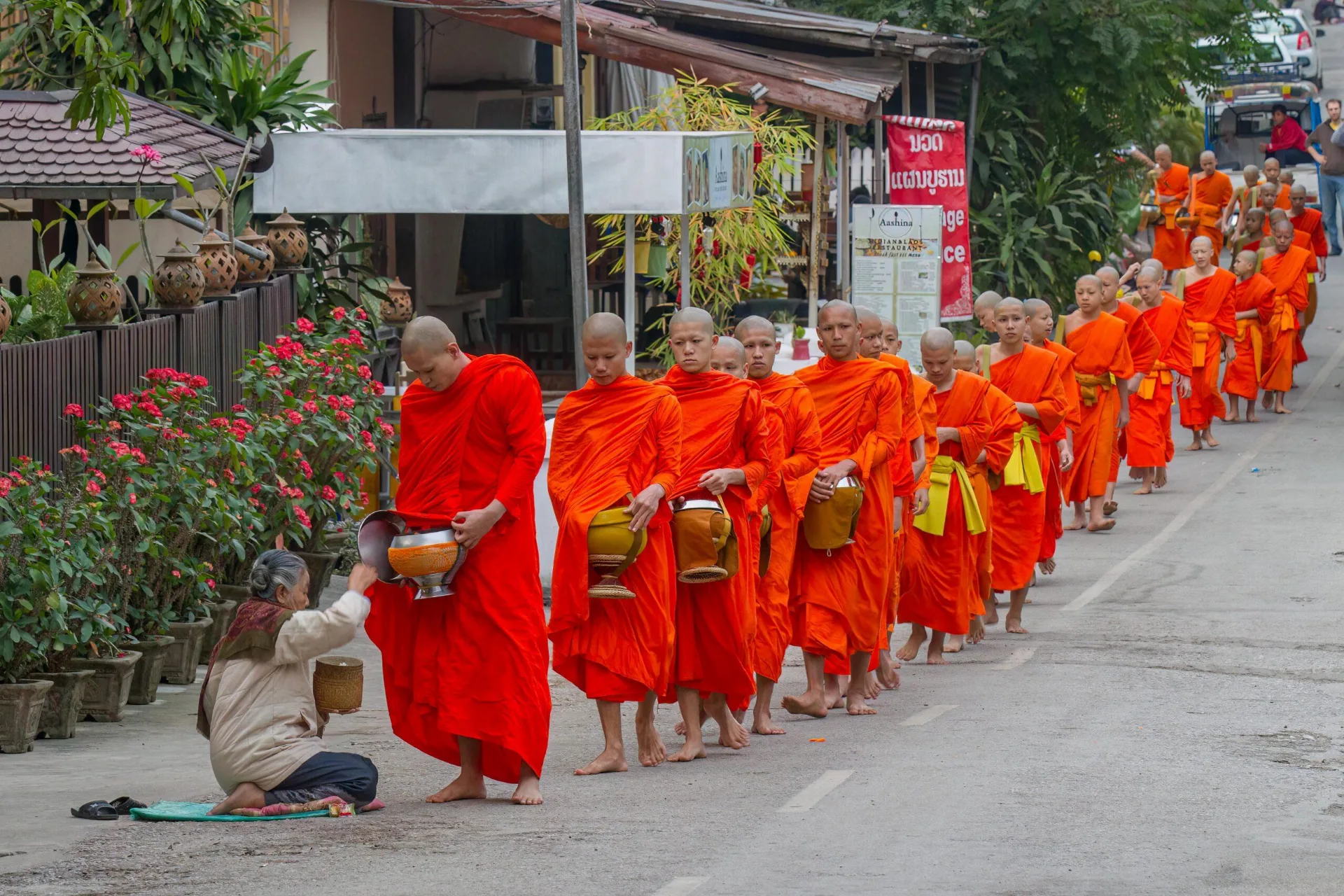 LỄ TAKBAT - NÉT ĐẸP TÂM LINH ĐẶC SẮC CỦA NGƯỜI DÂN LÀO
